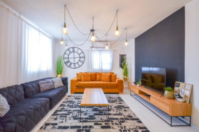 YalaRent Sunny 3BR APT